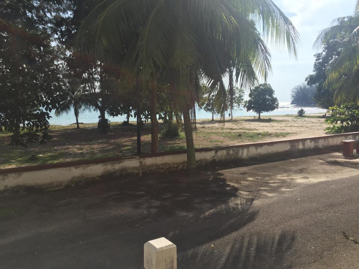 Pd Bayu Beach Resort Private Service Apartment Port Dickson Exteriör bild