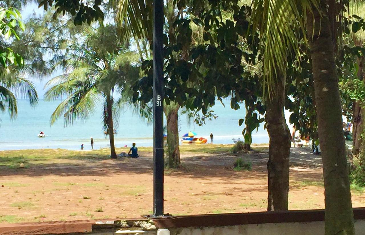Pd Bayu Beach Resort Private Service Apartment Port Dickson Exteriör bild