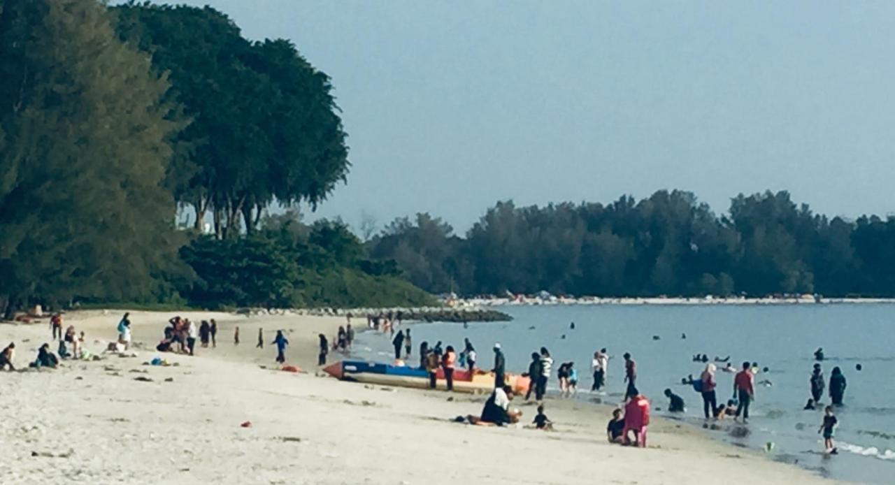 Pd Bayu Beach Resort Private Service Apartment Port Dickson Exteriör bild